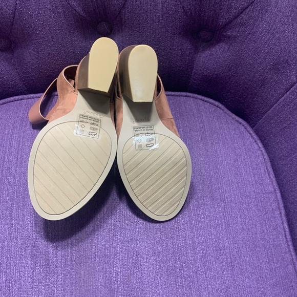 Peach color suede open toed sling back heel - Picture 4 of 4